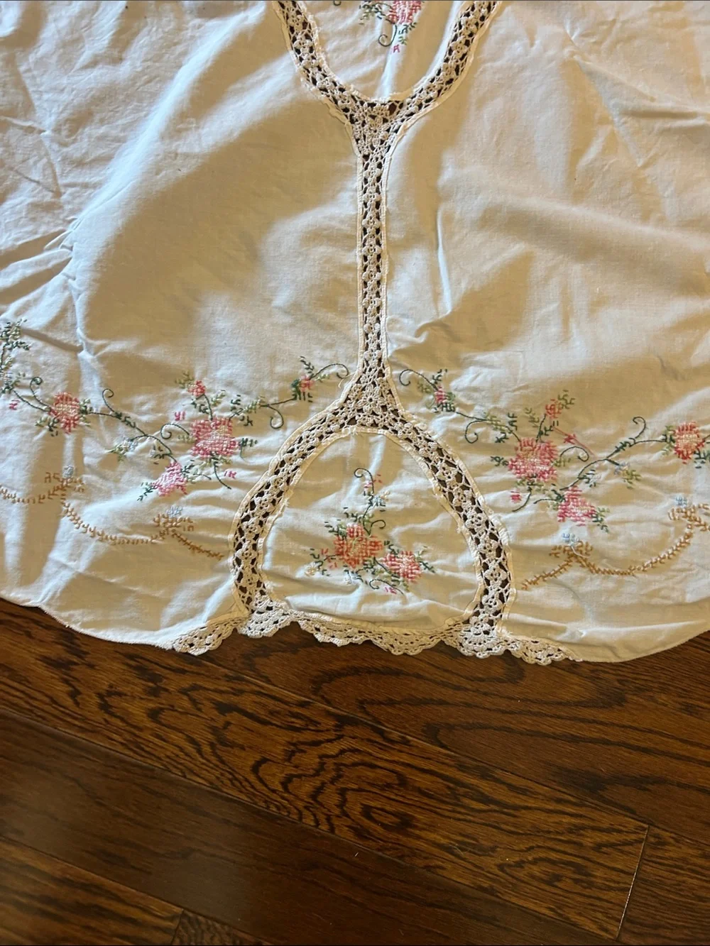 Vintage Cream Round Tablecloth with Pink Floral Embroidery. 60 inches